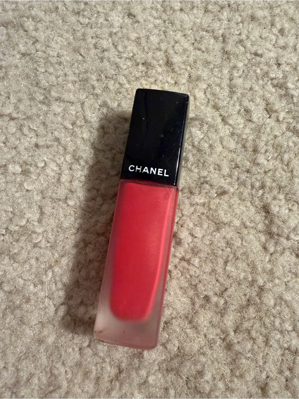 CHANEL Red Liquid Lipstick - Elegant Long-Wear Color 146 seduisant